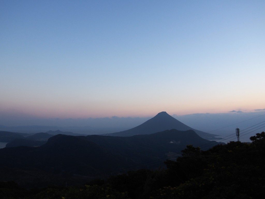 夕暮れの開聞岳