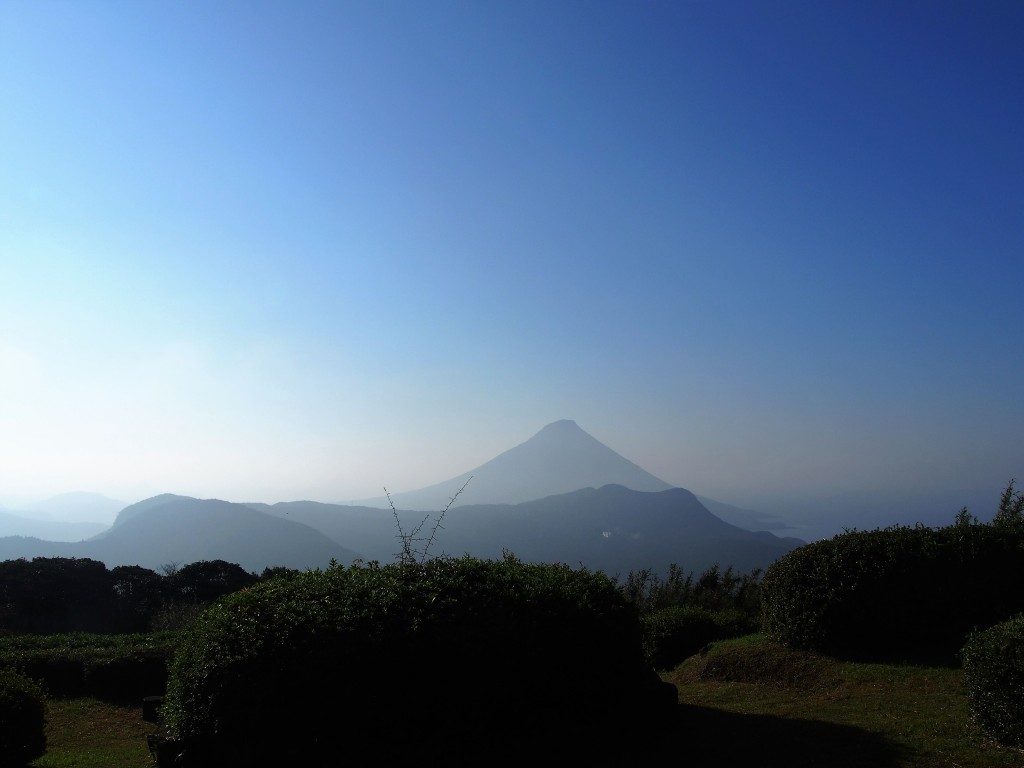 茶寿階段から眺めた開聞岳