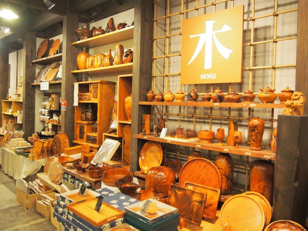 屋久杉の工芸品