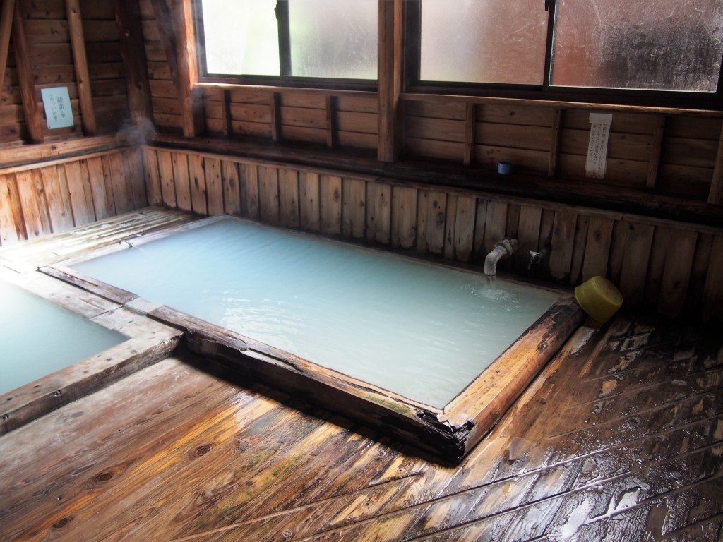 湯之谷山荘の硫黄泉