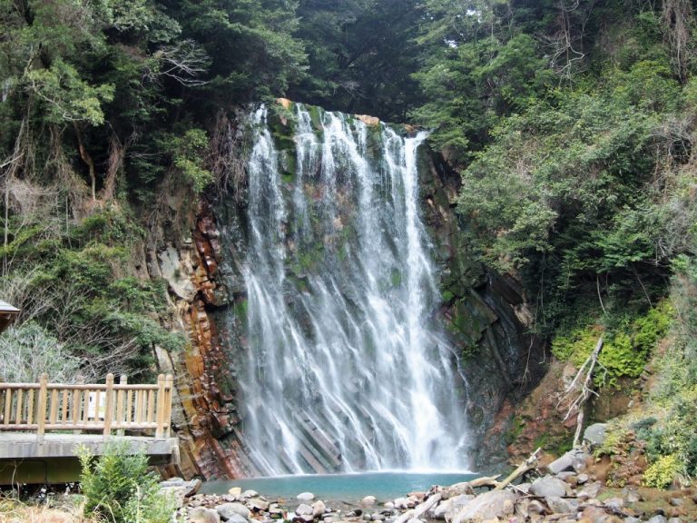 丸尾の滝~鹿児島県霧島の絶景パワースポット~ 地元人おすすめ!鹿児島観光ガイド 丸尾の滝~鹿児島県霧島の絶景パワースポット~ 地元人おすすめ!鹿児島観光ガイド