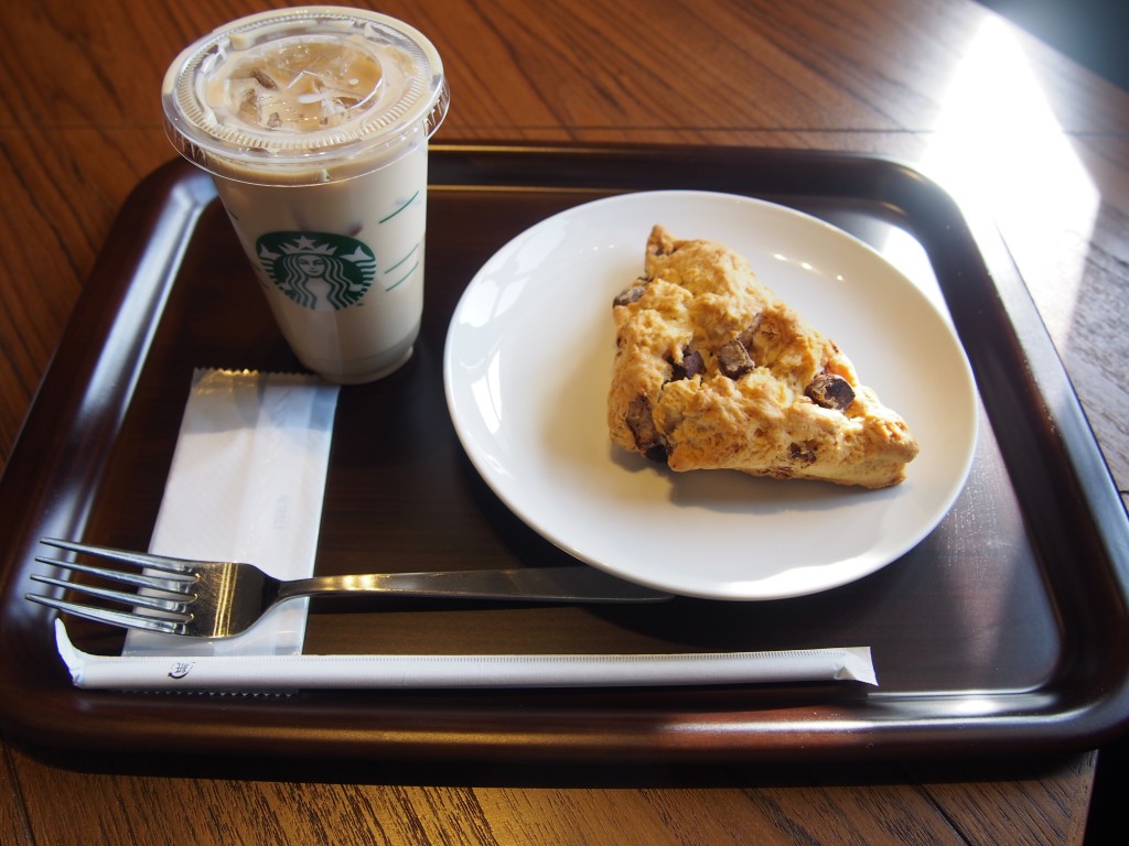 スターバックス鹿児島仙巌園店のラテとチョコレートチャンク