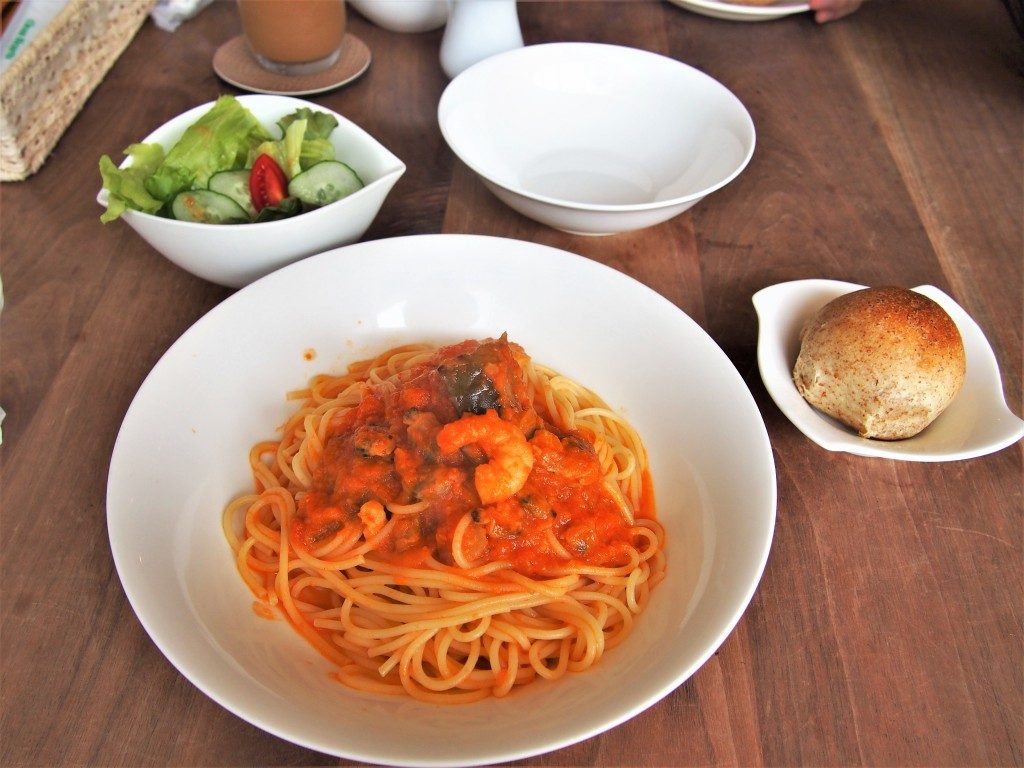 シーフードのトマトクリームソースパスタ