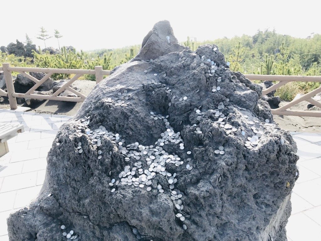 有村溶岩展望所の岩