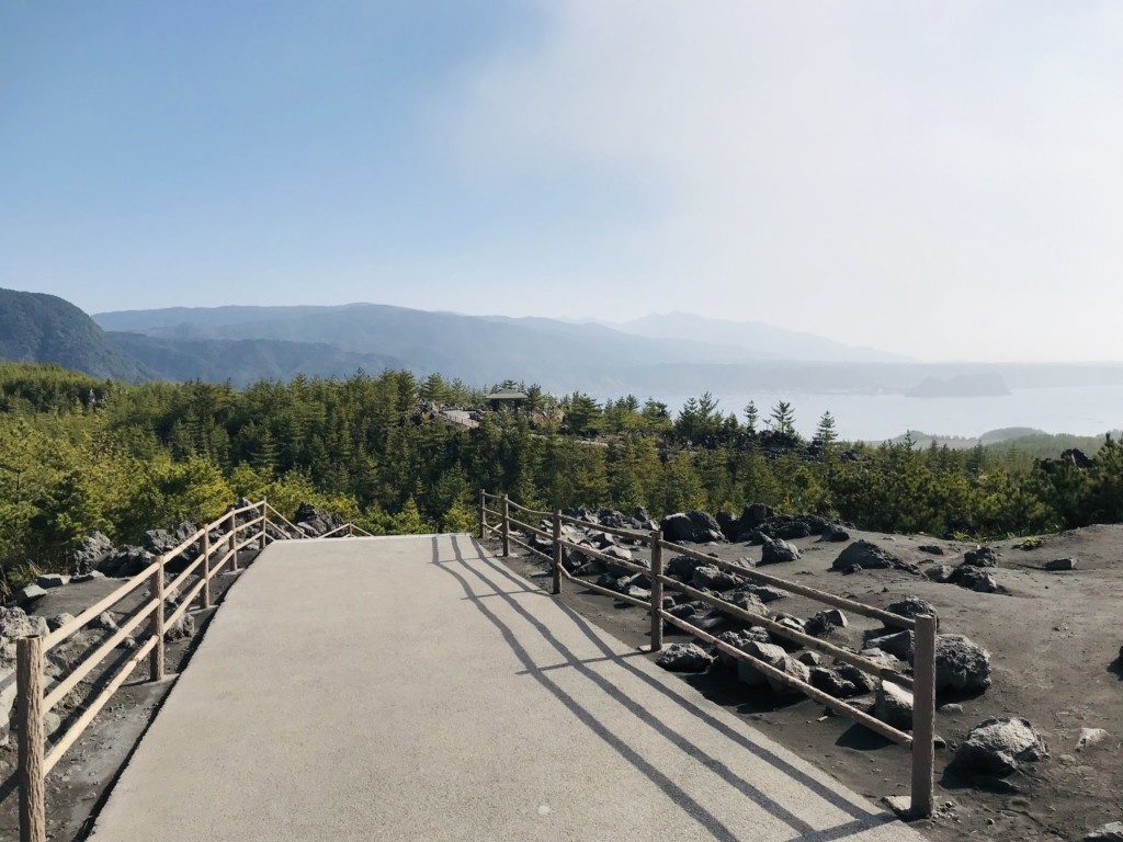 有村溶岩展望所の遊歩道