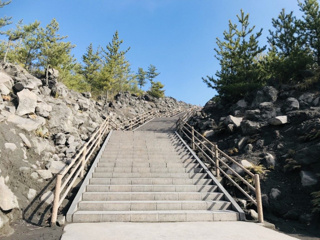 有村溶岩展望所の遊歩道