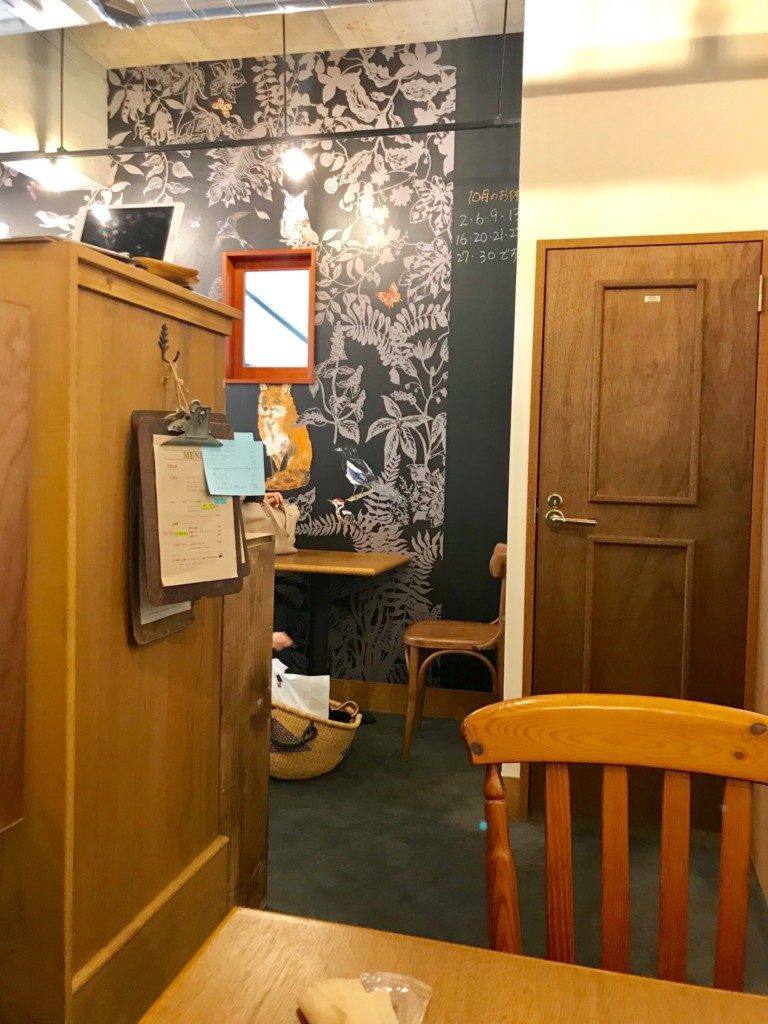 カフェチビチビの店内