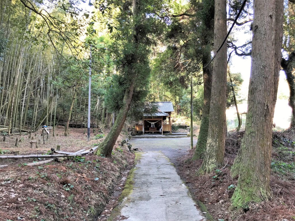鹿児島市春山町の彦山神社