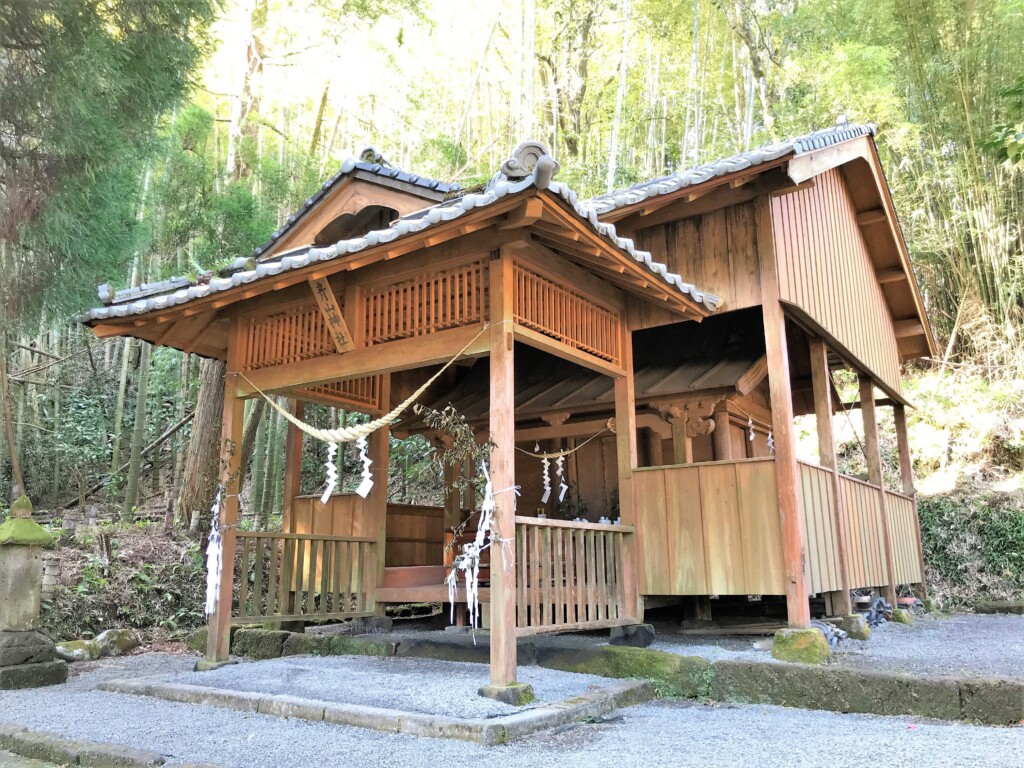 鹿児島市春山町の彦山神社