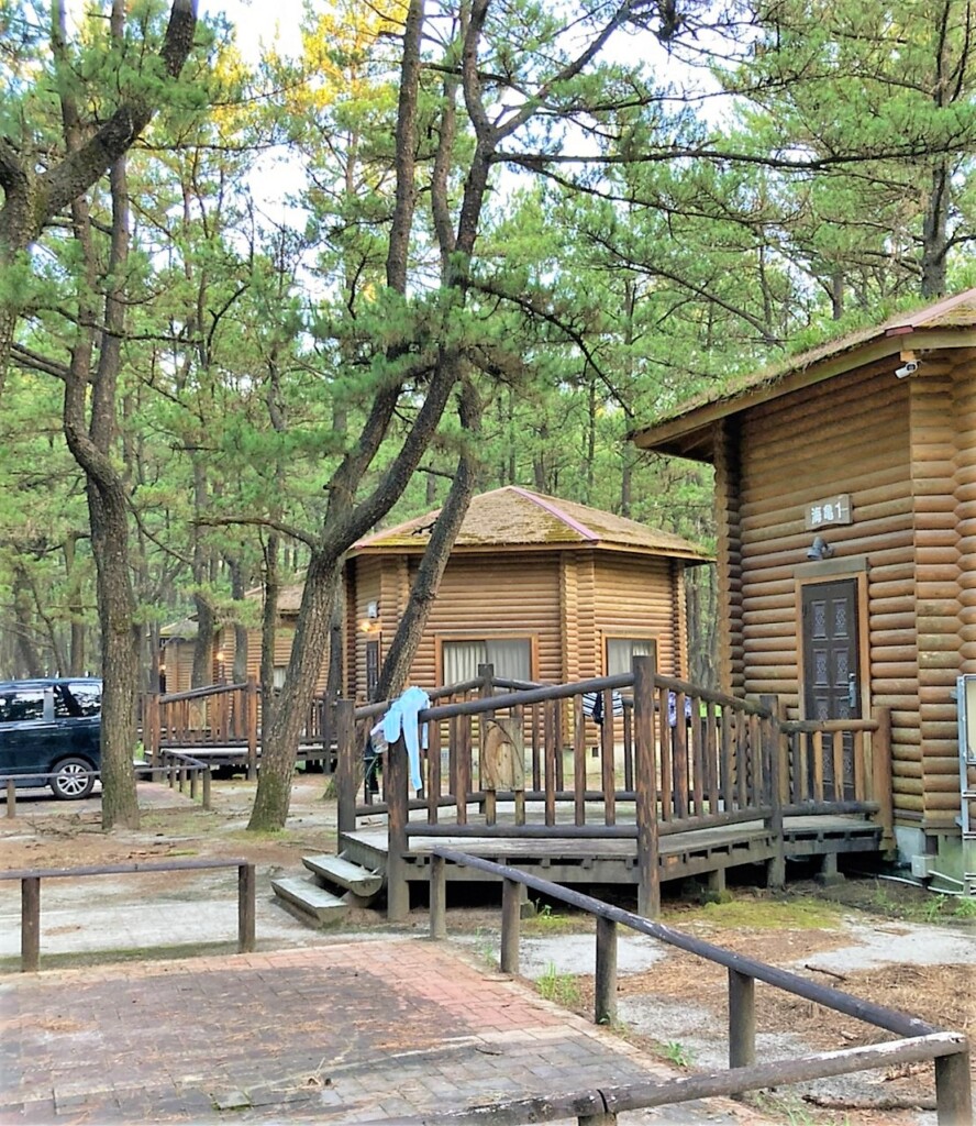 くにの松原キャンプ場のバンガロー