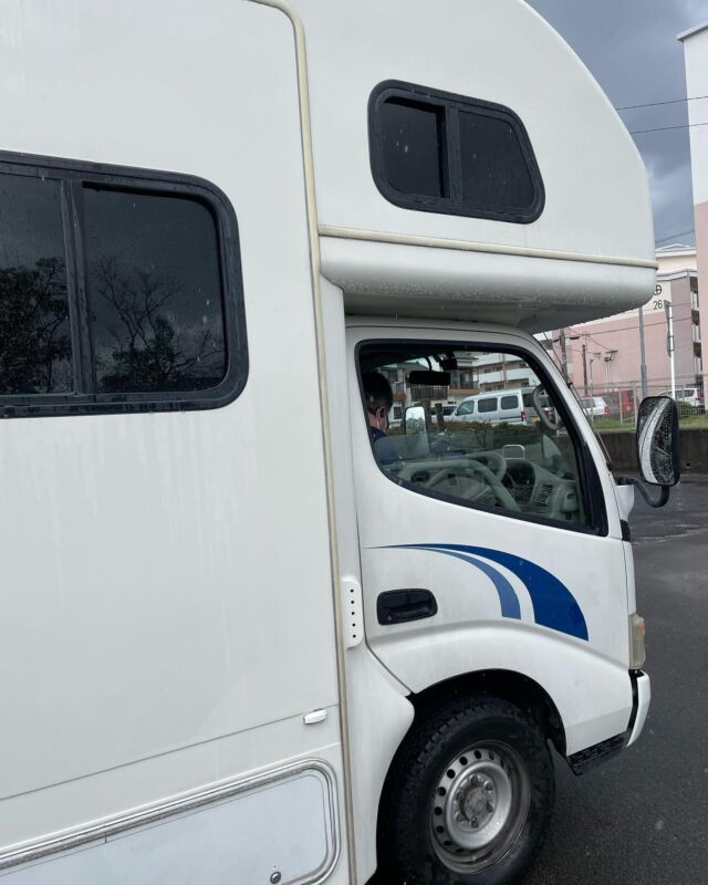 🚐
本日も
SmilyRing号はお客様を乗せて出発です🎶

日置市にお住まいのお客様の旅の目的地は
✨⛩️伊勢神宮✨

家族6人、2泊3日で
鹿児島↔️三重県の旅だそうです！

お子さん4人も、きっと大興奮でしょうね😆
Y様くれぐれも安全運転で！
最高の家族時間をお楽しみください！！

Today our rental camper SmilyRing left Kagoshima with a new customer of Hioki City on board🎶.

The destination of the customer is
✨⛩️ Ise Jingu Shrine✨

Family of 6 people will travel for 3 days and 2 nights.
They are traveling from Kagoshima to Mie Prefecture!

I'm sure the four children will be very excited 😆.
Please drive safely, Mr. Y!
Have a great family time!

#鹿児島 #日置市 #鹿児島市 #鹿児島観光 #鹿児島から伊勢神宮へ #レンタルキャンピングカー #レンタルキャンピングカーsmilyring #レンタルキャンピングカー鹿児島 #家族時間 #家族時間を応援 #家族時間を大切に #車中泊